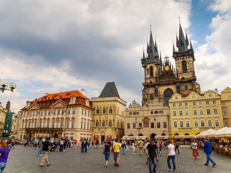 Prague: Walking Tour & Virtual Reality Experience - Practical Details and Considerations