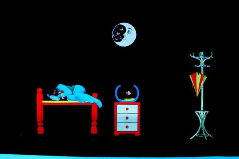 Prague: WOW Show Black Light Theater - The Show’s Highlights