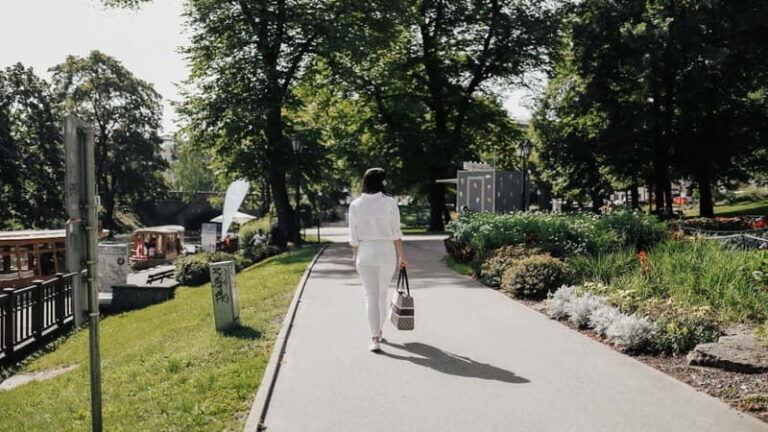 Private 1H Riga Old Town Photoshoot & exploration - Key Points