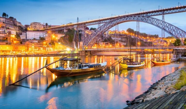 Private 4 hours tour of the "Main Monuments" in Oporto - Exploring Porto in Style and Comfort