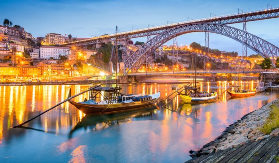 Private 4 hours tour of the "Main Monuments" in Oporto - Exploring Porto in Style and Comfort
