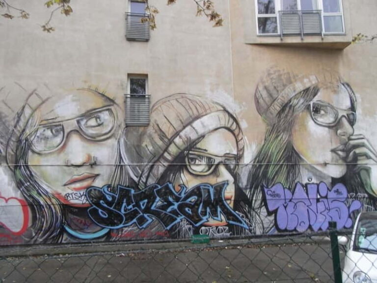 Private Alternative Berlin Tour -Murals, Graffiti and Squats - What to Expect from the Tour