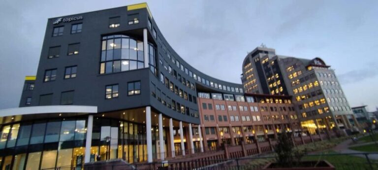 Private Berlin by Evening/Night Minivan, Driver aand Guide - What’s Included and What’s Not?