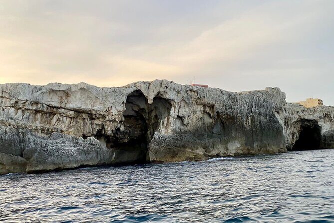 Private boat tour 1h Ortigia and caves with tales - The Experience in Detail