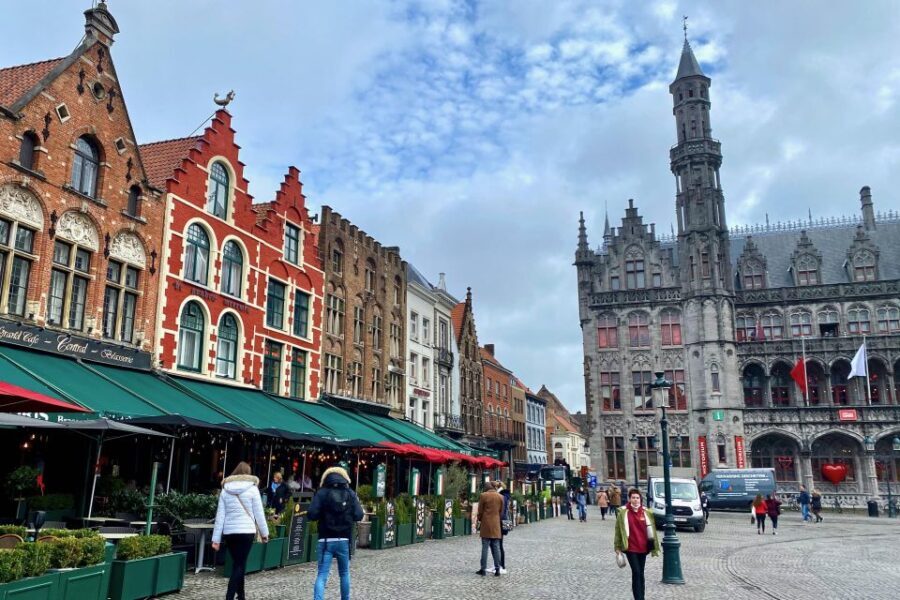 Private Bruges Full-day trip by Mercedes from Paris - Arriving in Bruges: A Walk Through Time