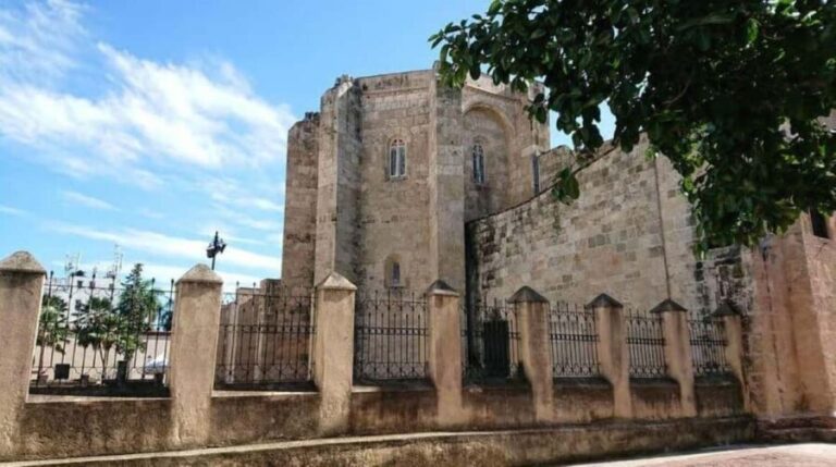 Private Colonial Zone Heritage Walk Guided by a Local Artist - The Experience’s Value