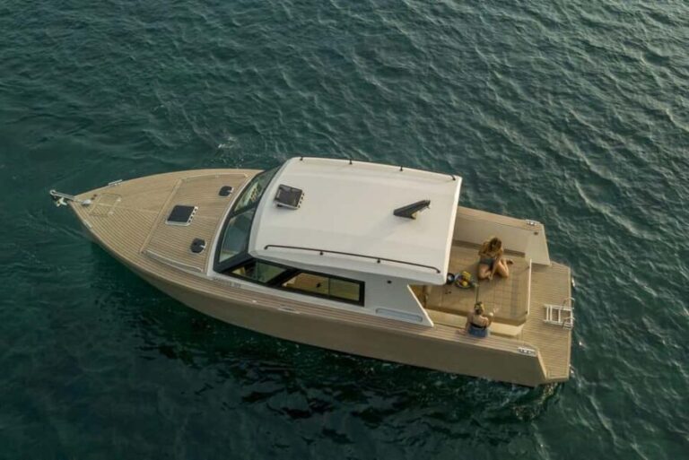 PRIVATE DAY WITH OUR LUX SPEEDBOAT, 5 STAR ***** ENJOYMENT - What’s Included and What to Expect