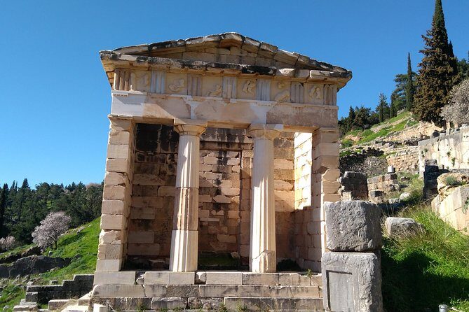 Private Delphi and Hosios Loukas Monastery - Great Lunch and Drinks Included - Who Would Love This Tour?