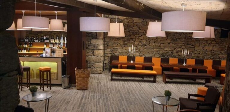 Private Douro Luxury,Private Boat,Wine,visits, 5 Stars Lunch - Exploring the Region’s Most Iconic Spots