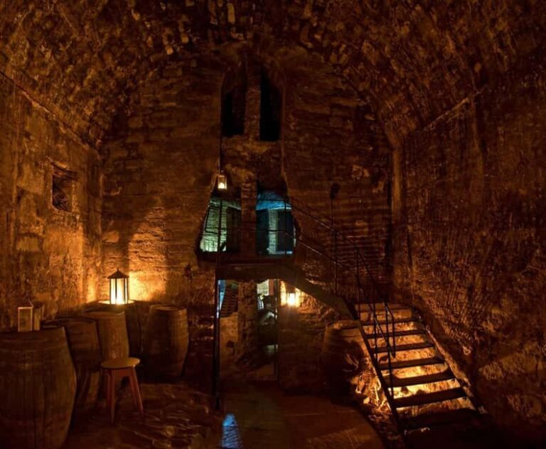 Private Edinburgh: Haunted Night Tour with Whisky Tasting - Summary: Who Will Love This Tour?