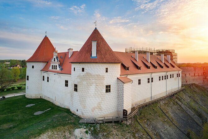 Private Full-Day Trip to Hill of Crosses, Rundale Palace & Bauska - What You Get With This Tour