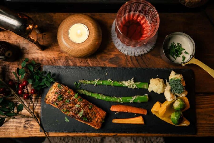 PRIVATE Glass Igloo Dinner Under Northern Lights - Dining in Arctic Elegance