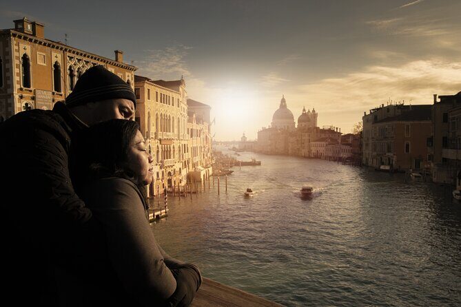 Private Gondola and photoshoot in Secret Venice - What Makes This Tour Stand Out