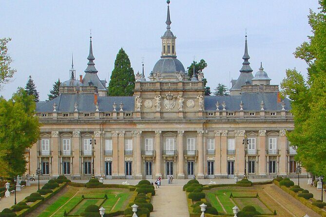 Private Guided Tour with Admission to La Granja and Fabrica de Vidrio - Meeting Point and Timing