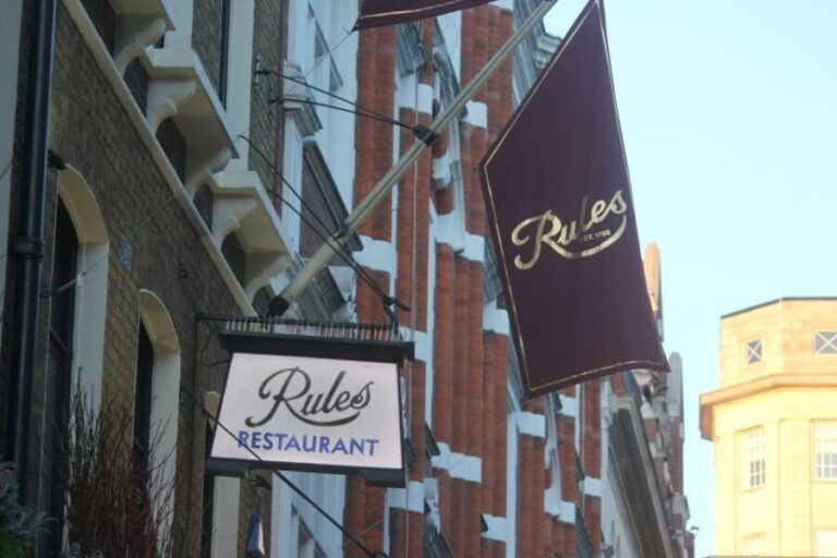 Private James Bond Fictional & Film Spy Tour of London - What You’ll Experience and How It Feels