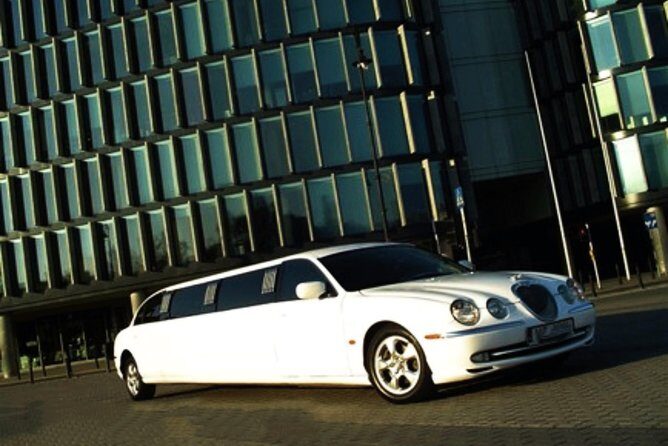 Private Limo Service: Airport Transfer from Chopin WAW - What You Get and What to Keep in Mind