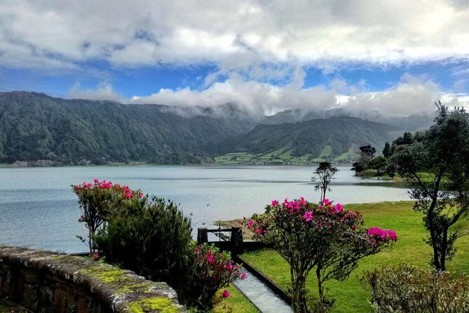 Private Mini Van Sete Cidades and Lagoa do Fogo (1-6 people) - Why Travelers Love This Tour