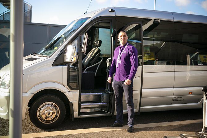 Private Minibus Arrival Transfer: Gatwick to Central London Airport - The Cost and Value