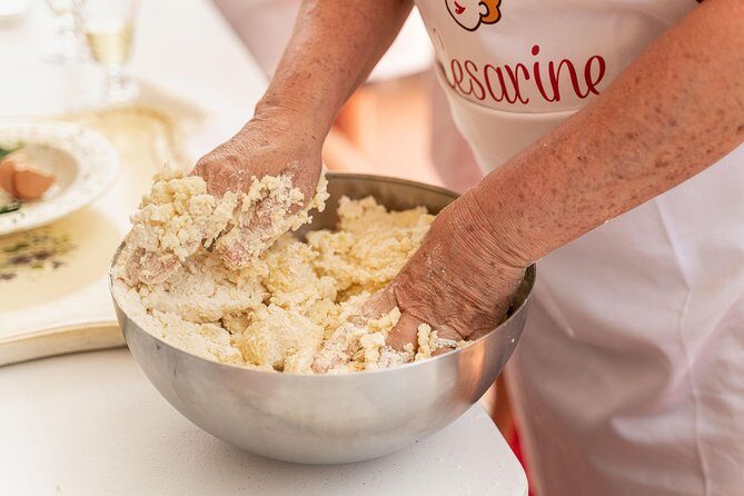 Private Pizza & Tiramisu Masterclass at a Cesarina's home with tasting in Matera - The Details: The Itinerary and Setting