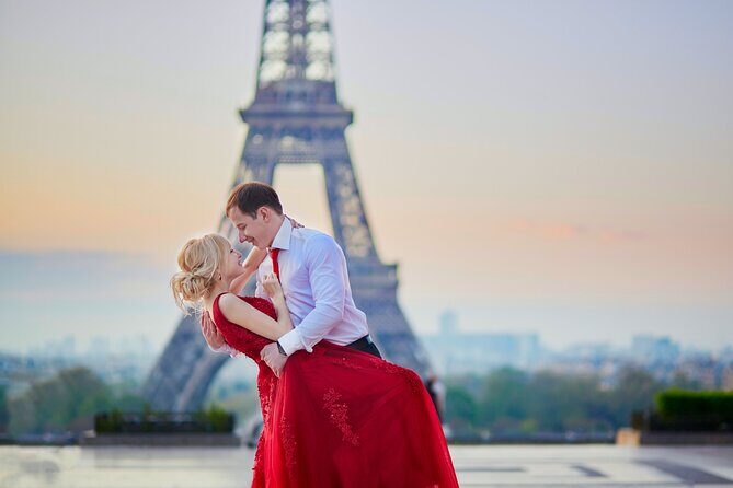 Private Romantic Photoshoot in Paris with Bouquet of Flowers - The Experience Day: What to Expect