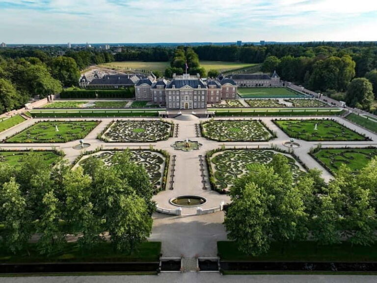 Private Royal Tour : Paleis Het Loo and Muiderslot castle - Who Should Consider This Tour?