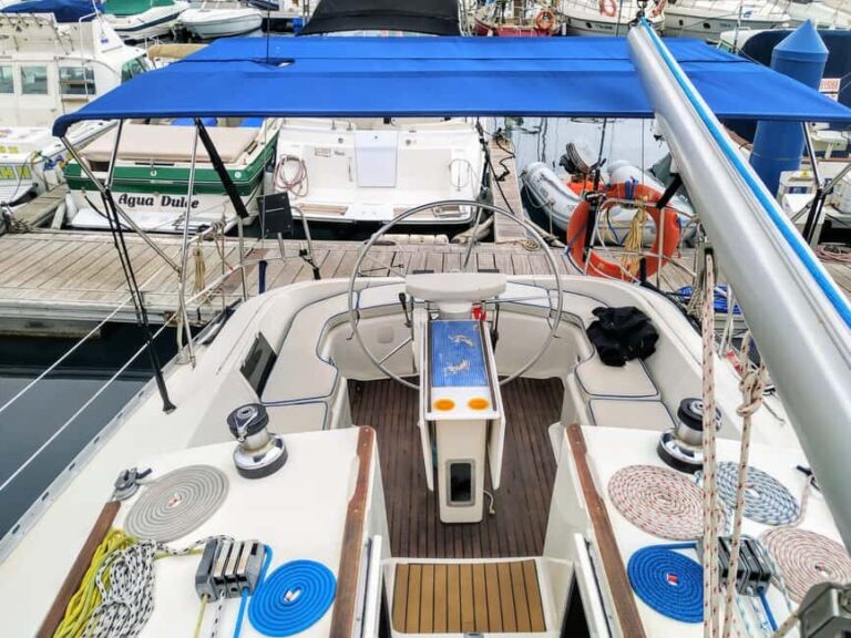 Private sailboat charter - coastal tour with snorkeling in the bay - Practical Considerations