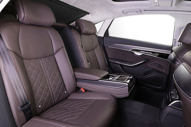 Private sightseeing tour in Hamburg with premium limousines - Who is this tour best suited for?