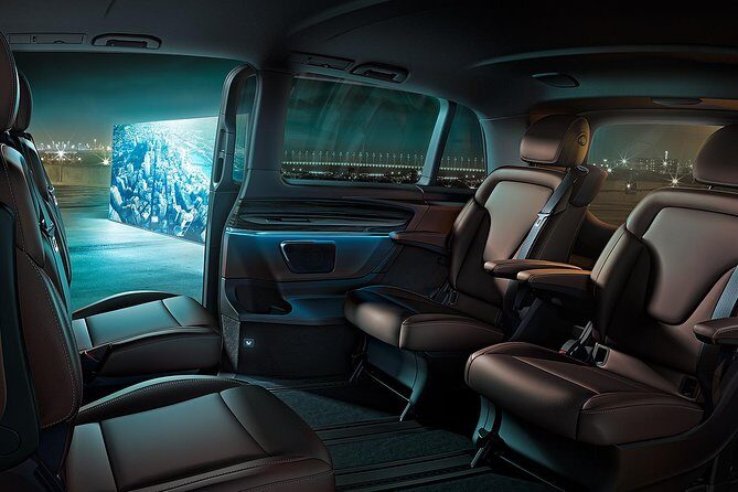 Private Taxi Service between Amsterdam and Schiphol Airport - How Does the Transfer Work?