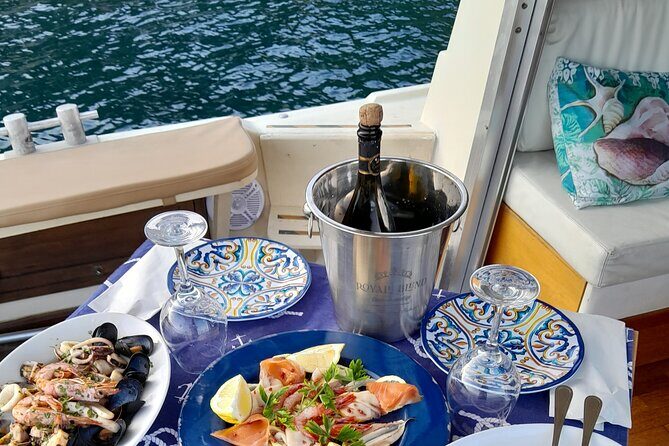 Private tour in Taormina with aperitif on board - What the Reviews Say