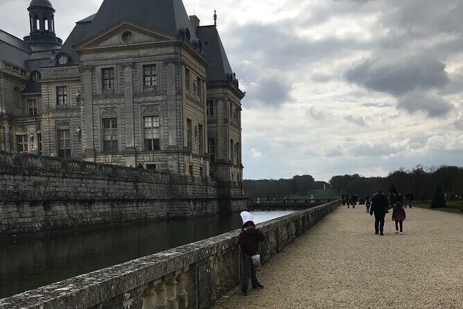 Private tour of the Great Christmas of Vaux le Vicomte and Fontainebleau - Who Should Consider This Tour?