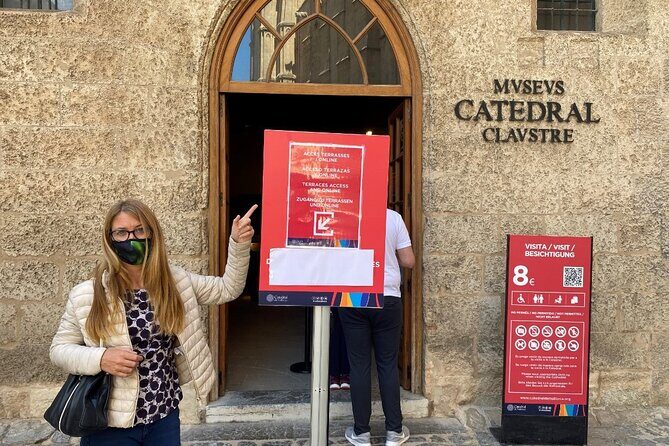 Private Tour: Palma de Mallorca Old Town, Palma Cathedral and Cruise - Walking Along the City Walls and Bellver Castle Views