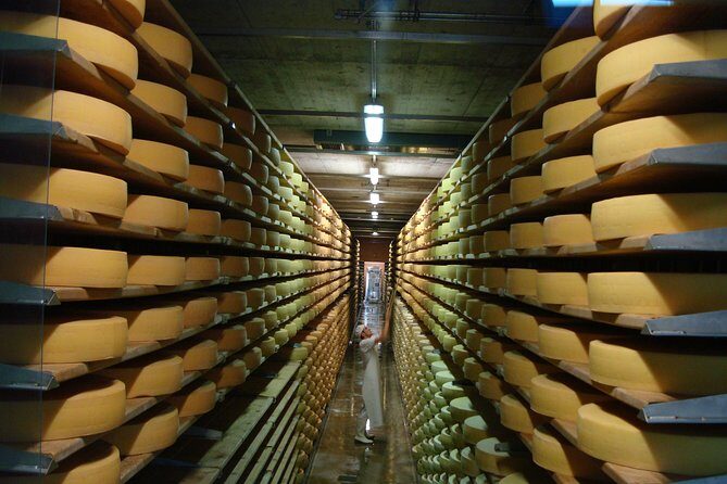 Private Tour to Gruyères, Chocolate & Cheese Factory from Geneva - Detailed Review of the Tour Experience