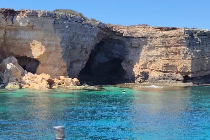 Private Tour with Typical Homemade Products and Full Beverage - The Boat and Group Experience