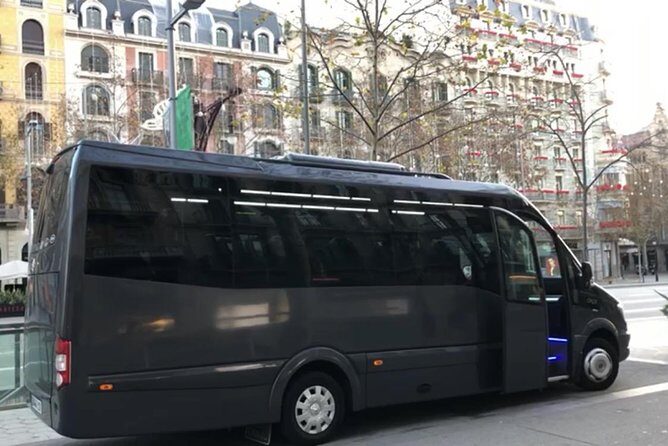 Private Transfer from Barcelona city to Harbor up to 15 people - The Experience in Detail