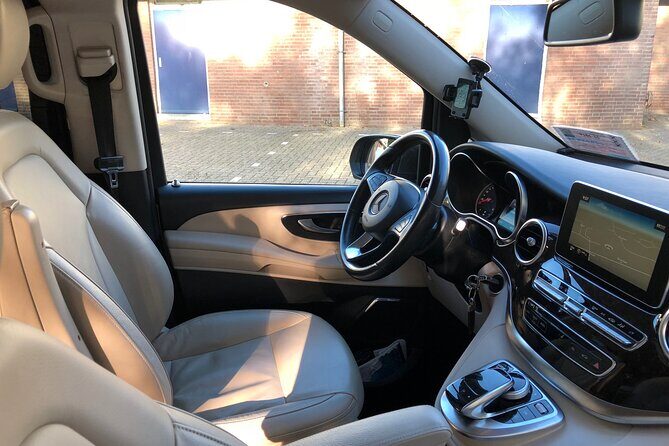 Private transfer Schiphol (AMS) to or from Rotterdam - A Deep Dive into What You Can Expect