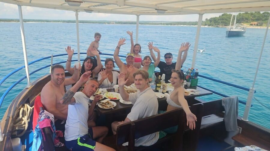 Pula: Private Dolphins & Sunset Tour With Dinner & Drinks - Navigating the Route and What to Expect