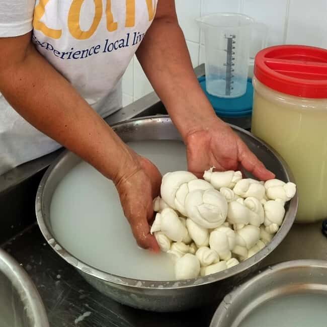Putignano: Make and taste still warm mozzarella - FAQ