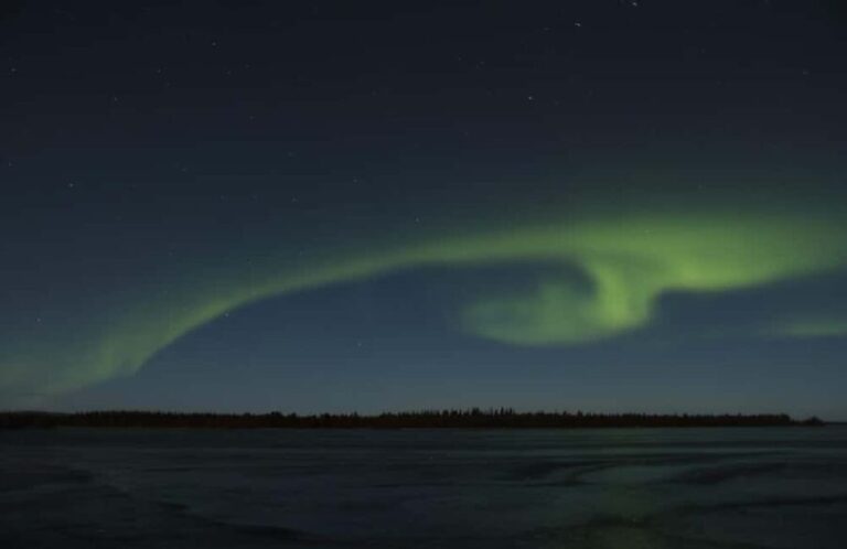 Pyhätunturi: Northern Lights Hunting Tour with Hot Drinks - The Locations and Why They Matter