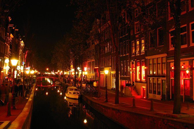 Red Light District tour with canal cruise - Who Is This Tour Best For?