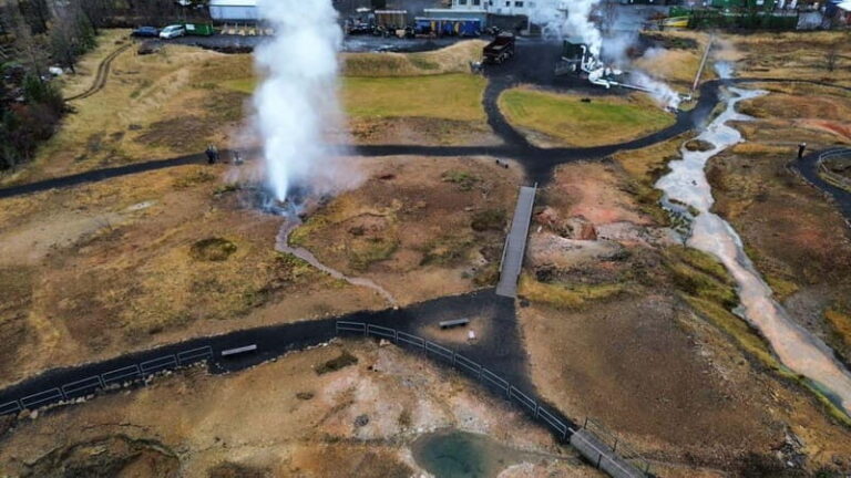 Reykjavík: Golden Circle, 2 Geysers & Geothermal Bakery Tour - The Value of This Tour