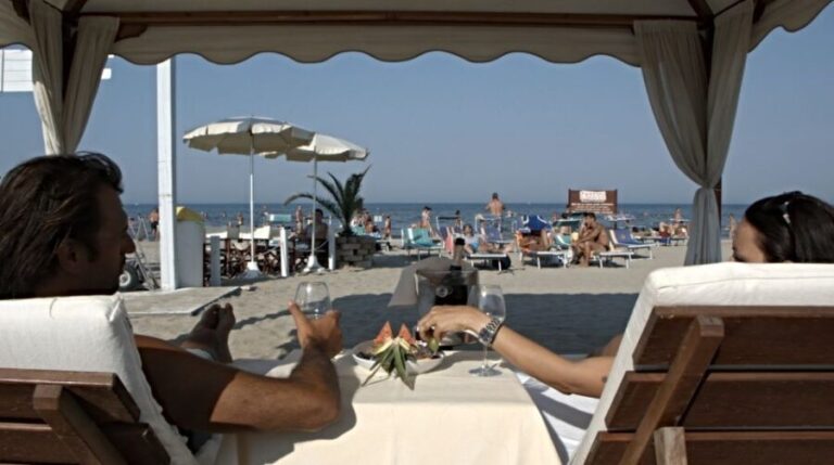 Riccione: Umbrella and Loungers at Baia degli Angeli Beach - What to Expect on the Day