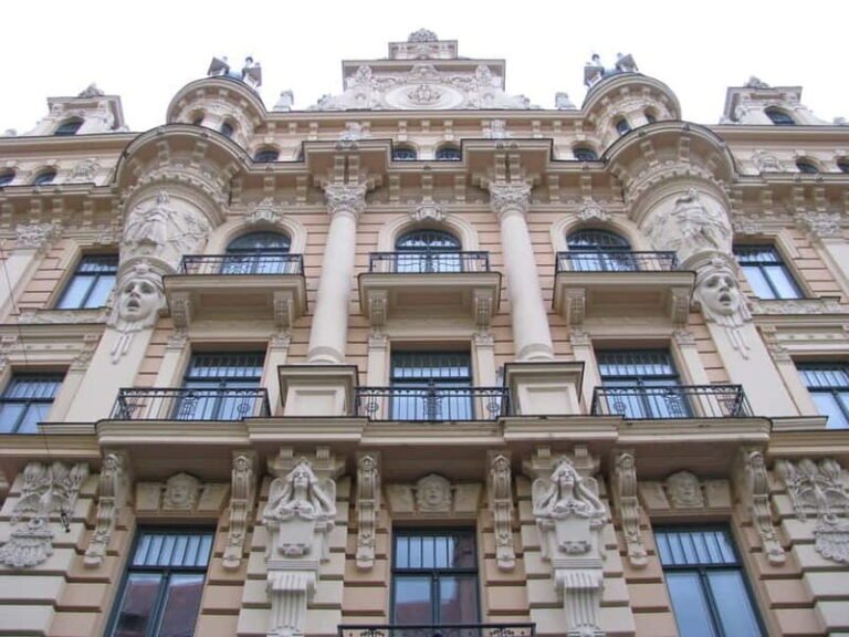 Riga: 2-Hour History of Art Nouveau Walking Tour - The Experience in Detail