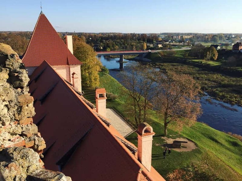 Riga: Bauska Castle, Rundale Palace and Hill of Crosses Trip - What’s Included and What to Consider