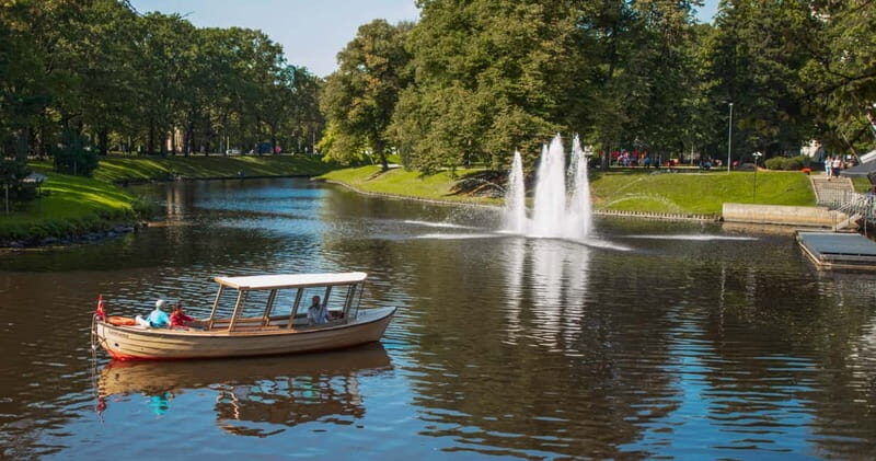 Riga: Canal Boat Sightseeing Tour With Audio guide - Who Is This Tour Best For?