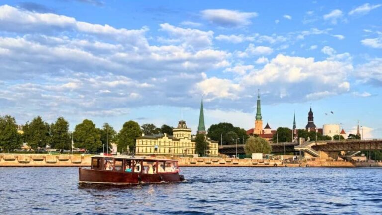 Riga: Canal Boat Tour with Welcome Drink & Audio Guide - What to Expect on the Tour