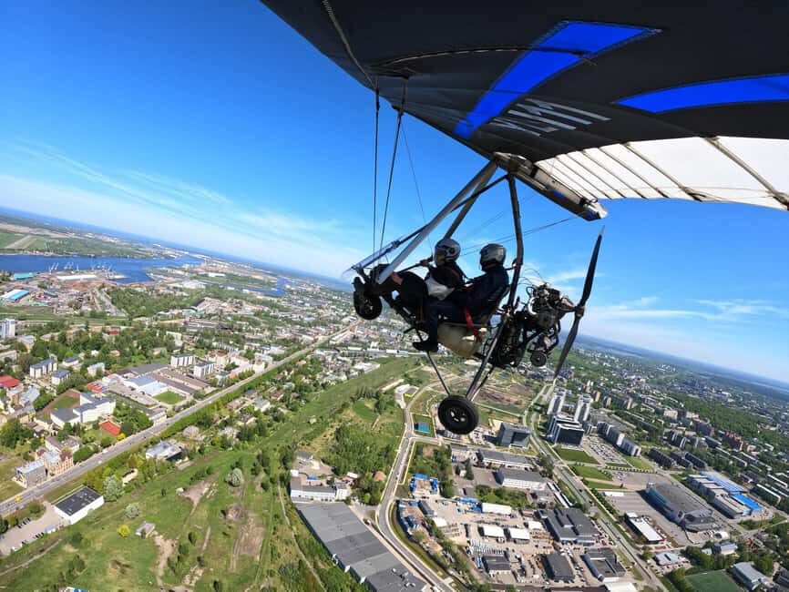 Riga: Hang-Glider 20 minute Flight Over the City - The Experience from Different Perspectives