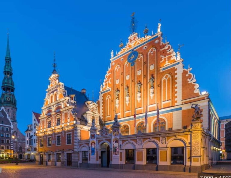 Riga Old Town, C Market & Art Nouveau Guided Walking Tour - The Itinerary Breakdown