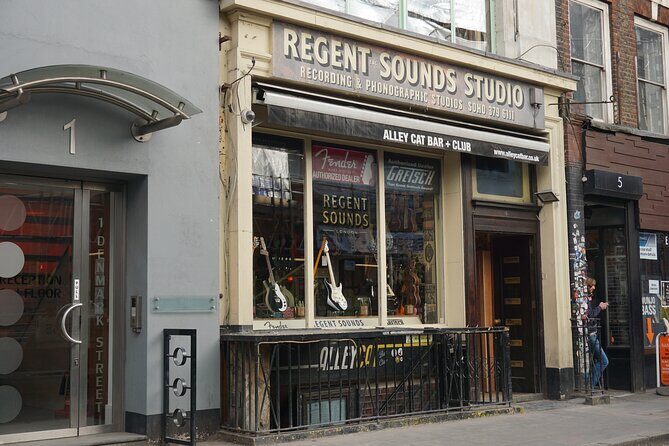 Rock Music Walking Tour of London's Soho - The Pros and Cons