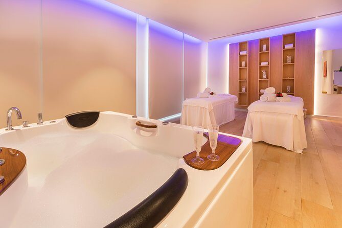 Romantic couple massage + SPA entry and private jacuzzi with cava - Who Will Love This Experience?