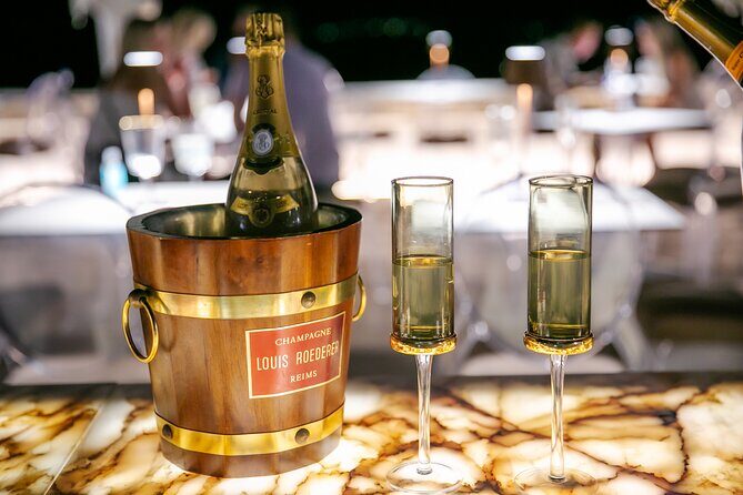 Romantic Deluxe Lunch or Dinner in Oia with VIP Private Transportation - Authentic Opinions from Past Guests